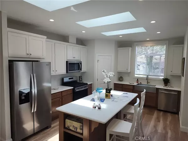 Huntington Beach, CA 92647,6241 Warner #120