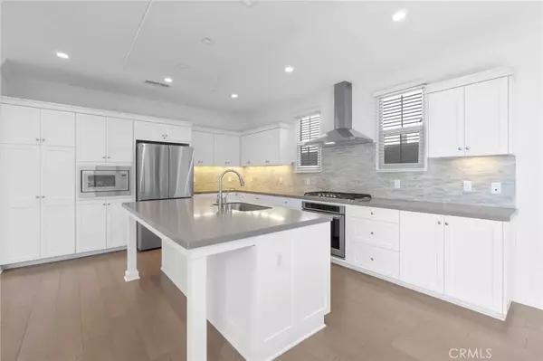 Irvine, CA 92620,90 Decker