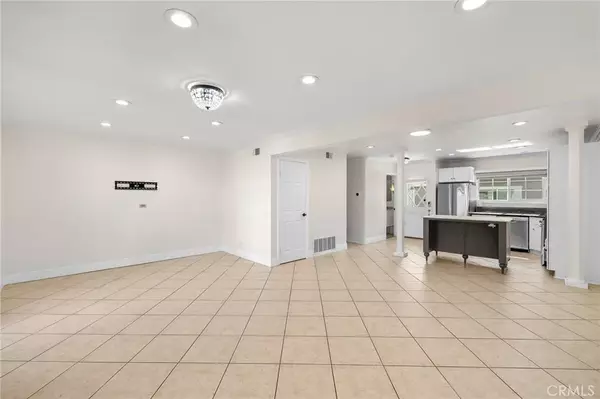 Irvine, CA 92614,21 Greenbough #124