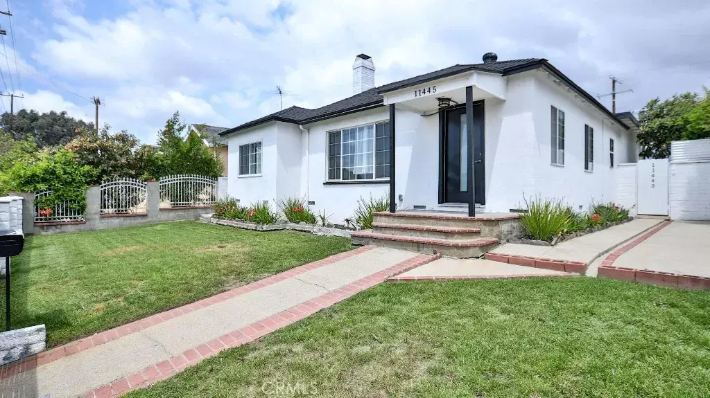 11445 Saticoy Street, North Hollywood, CA 91605