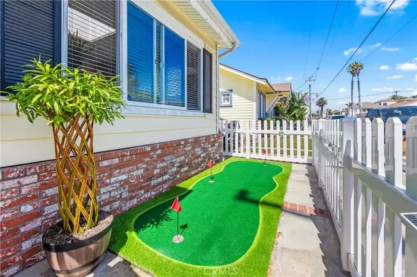 Huntington Beach, CA 92648,715 Olive Avenue