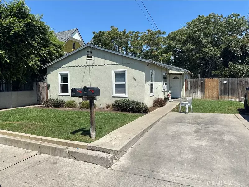 611 N Daisy Avenue, Santa Ana, CA 92703
