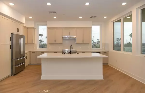 Huntington Beach, CA 92648,414 Main #400