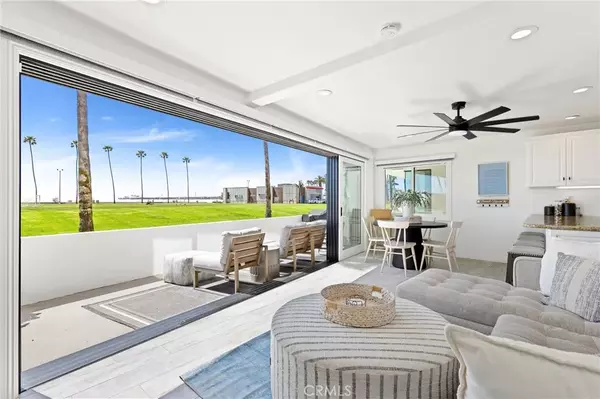 Newport Beach, CA 92661,916 E Oceanfront