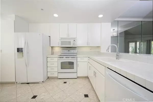 Irvine, CA 92612,2243 Martin #419