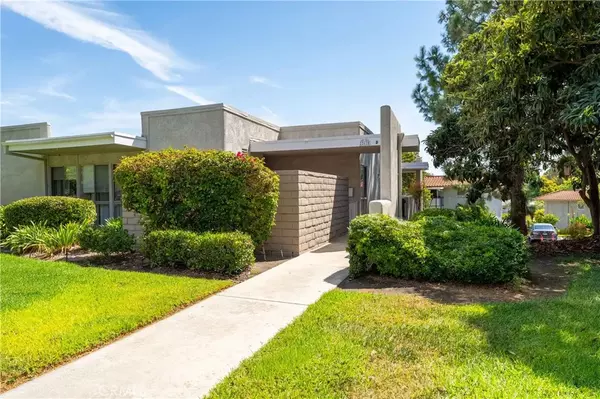 Laguna Woods, CA 92637,2267 Via Puerta #D