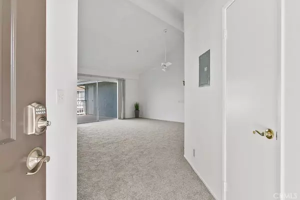 Garden Grove, CA 92843,10371 Garden Grove Boulevard #20