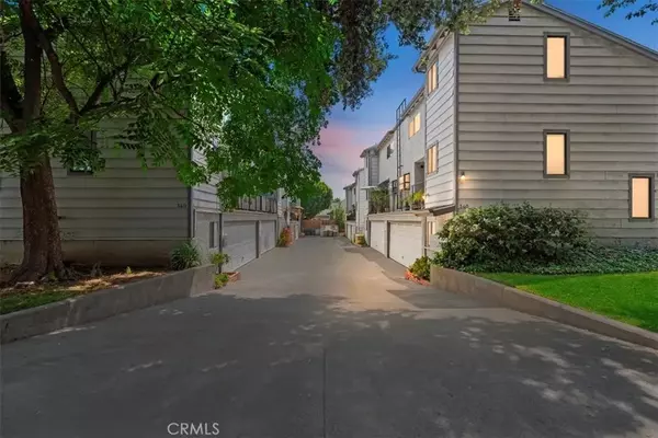 340 E Washington Boulevard #3, Pasadena, CA 91104