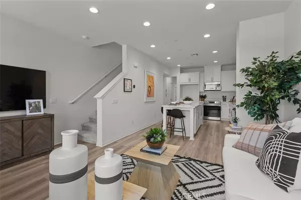 Anaheim, CA 92801,1095 N Harbor Boulevard