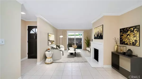 Tustin, CA 92780,17522 Vandenberg Lane #3