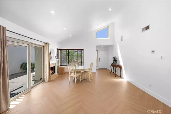 Irvine, CA 92612,18 Navarre #133