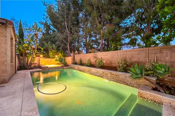 Irvine, CA 92618,21 Land Bird