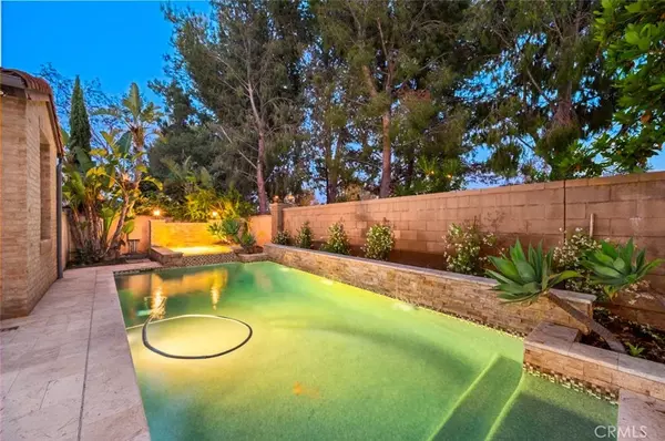 Irvine, CA 92618,21 Land Bird