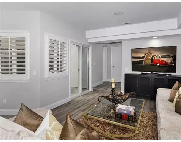 Huntington Beach, CA 92648,211 8th Street