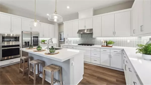 24501 Villa La Sombrilla, Valencia, CA 91354