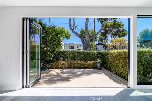 Corona Del Mar, CA 92625,701 Poppy Avenue