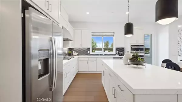 Irvine, CA 92618,295 Shoveler