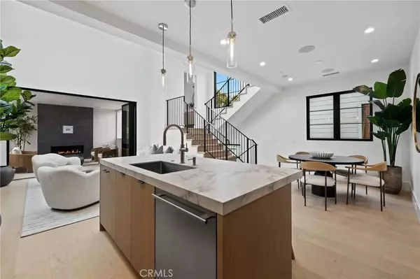 Corona Del Mar, CA 92625,506 Avocado Avenue