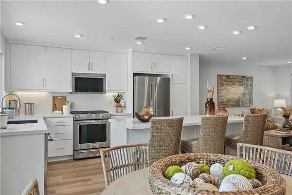 San Diego, CA 92117,4881 Canyon View