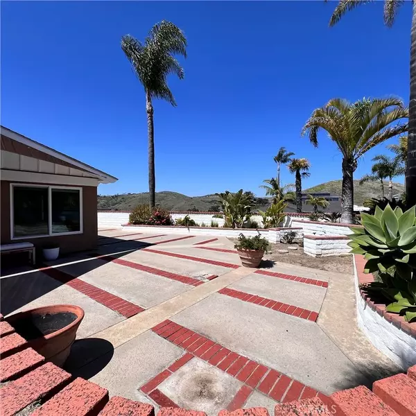 San Clemente, CA 92672,425 Calle Pueblo