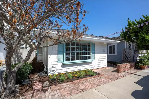 Newport Beach, CA 92662,122 Apolena
