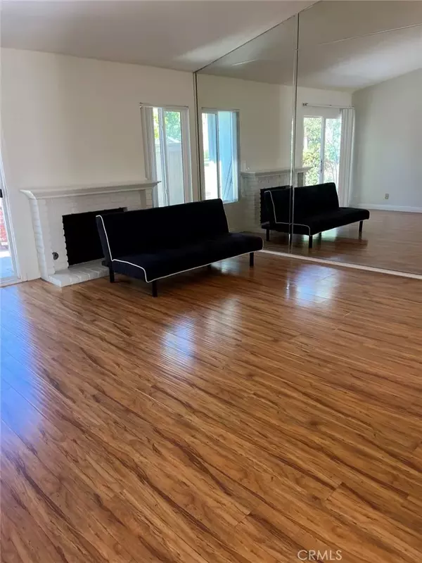 Irvine, CA 92604,36 Acorn
