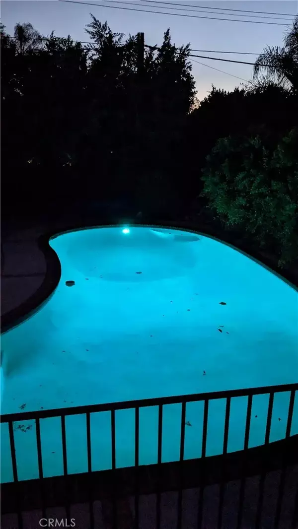 Burbank, CA 91506,527 S Orchard Drive