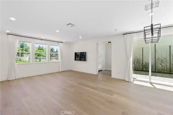 Irvine, CA 92618,156 Chorus