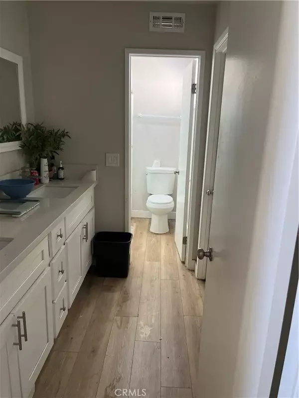 Santa Ana, CA 92701,520 E Walnut