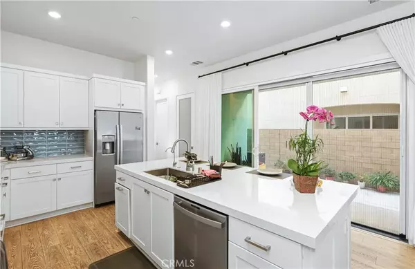 Irvine, CA 92618,313 Baluster
