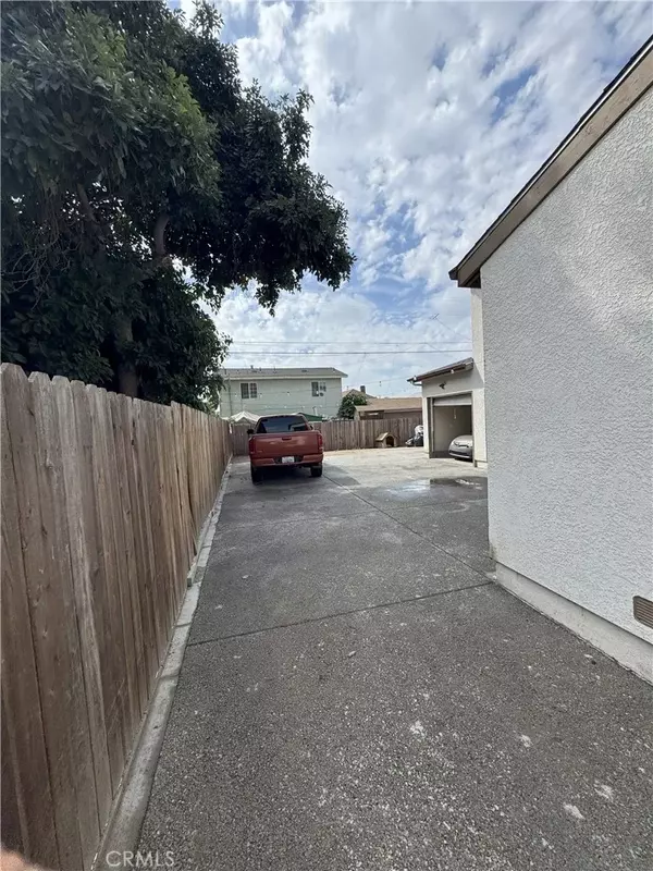 Los Angeles, CA 90011,1192 E 48th St