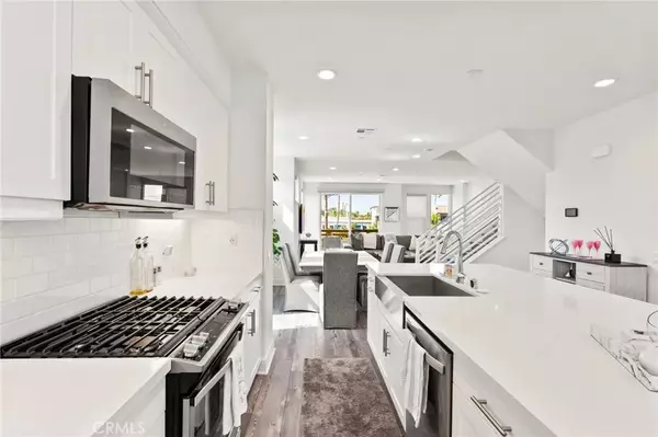 Costa Mesa, CA 92627,697 W 17th
