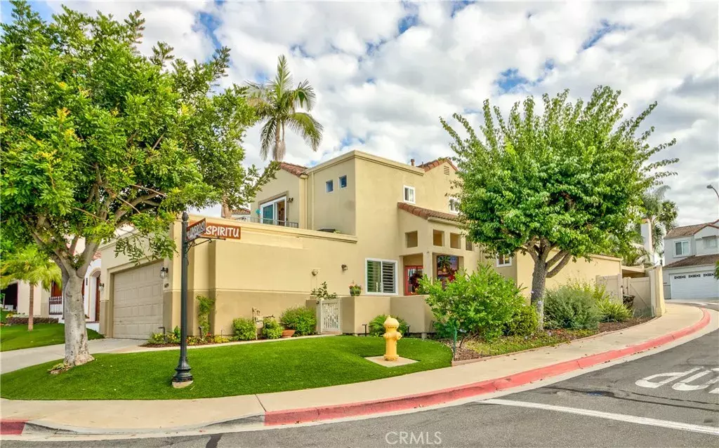 San Clemente, CA 92672,609 Via Umbroso