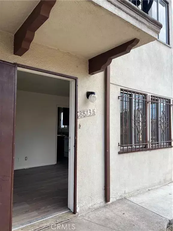 8813 Hoover, Los Angeles, CA 90044
