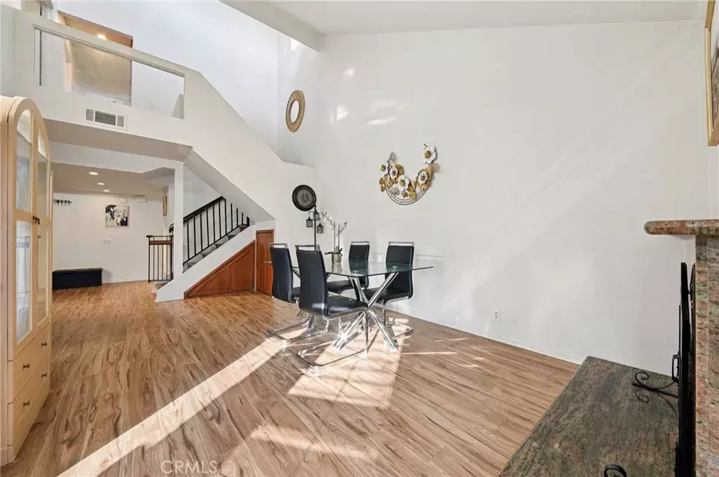 Irvine, CA 92614,17 Weepingwood