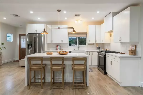 Lake Balboa, CA 91406,7247 Genesta Ave