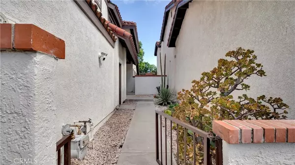 Irvine, CA 92620,3 Varesa