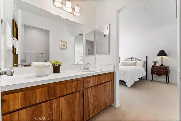 Irvine, CA 92614,1 Smokestone