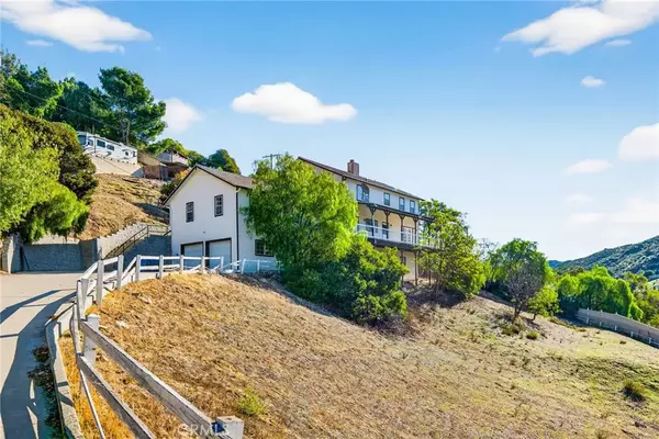 Sunland, CA 91040,9404 Wayside Drive