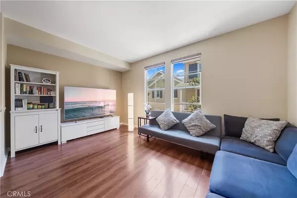 Irvine, CA 92606,414 Silk Tree