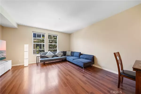 Irvine, CA 92606,414 Silk Tree