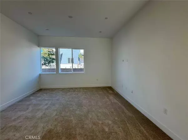 Irvine, CA 92618,257 shoveler