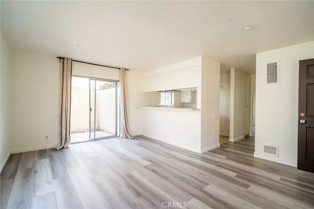 Huntington Beach, CA 92648,615 Utica