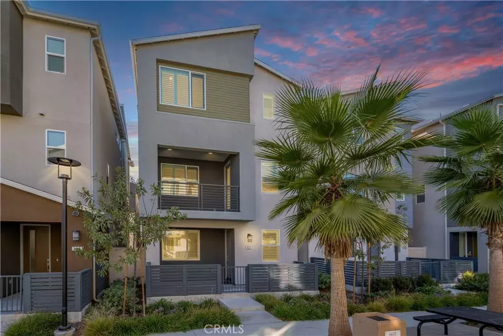 Santa Ana, CA 92701,921 E 3rd Street