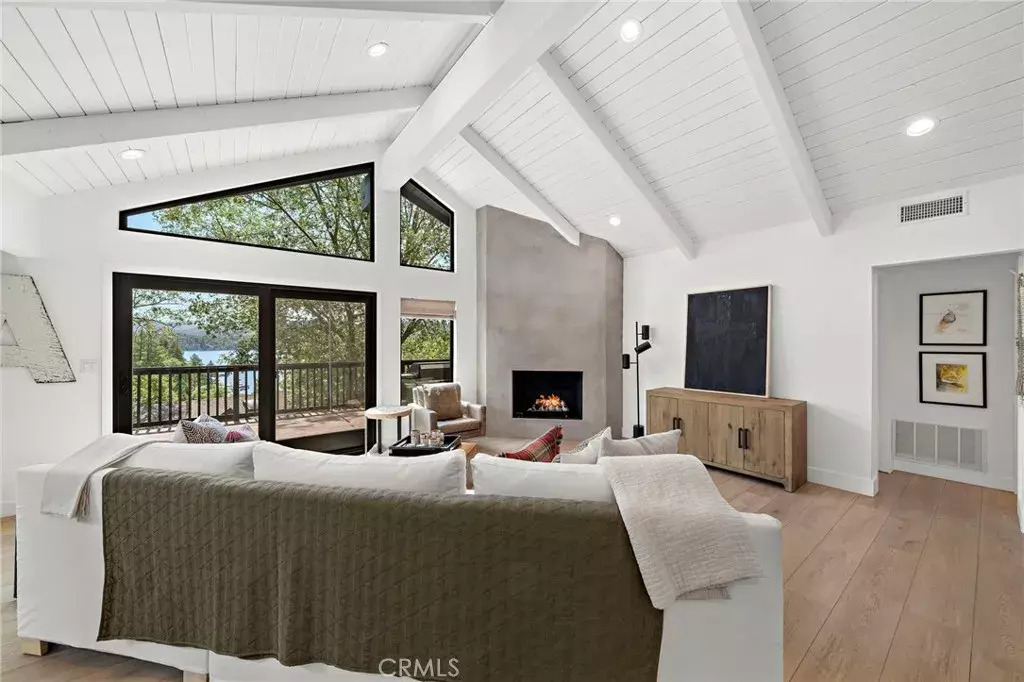 Lake Arrowhead, CA 92352,27561 North Bay