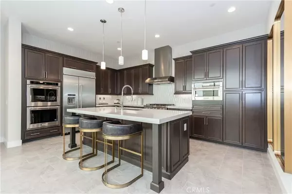 Irvine, CA 92618,255 Sawbuck