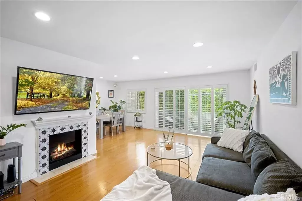 Bel Air, CA 90077,2345 Roscomare rd #306