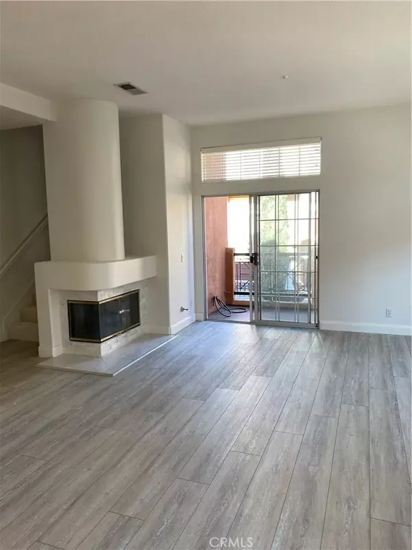 Irvine, CA 92606,20 Arese Aisle