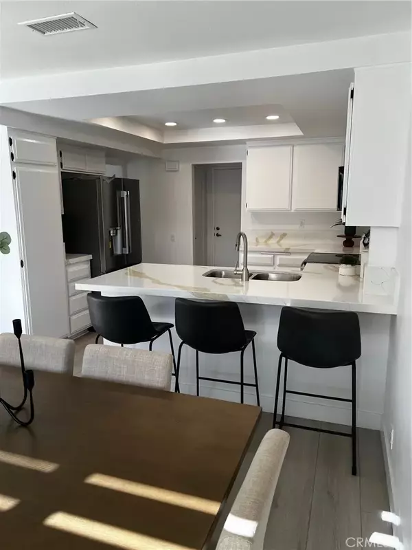 Irvine, CA 92614,40 Havenwood