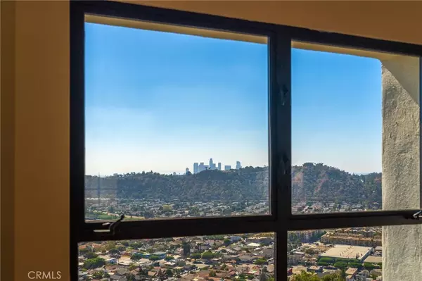 Los Angeles, CA 90065,1426 Killarney Avenue